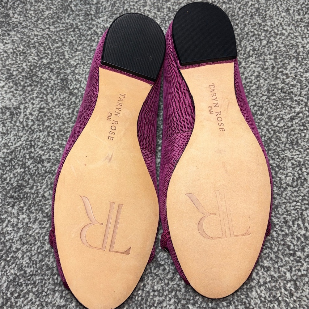 Taryn Rose Plum Peep-Toe Flats with Chain Accent size 6.5M - Picture 8 of 8